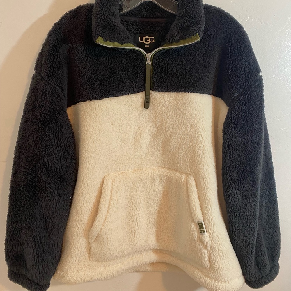 NWT UGG Women’s Ginny Sherpa Half Zip, Size US XS.